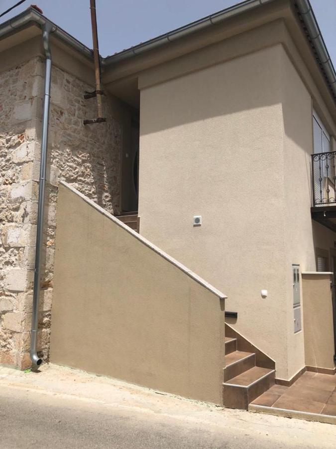 Apartments Tonka 扎达尔 外观 照片